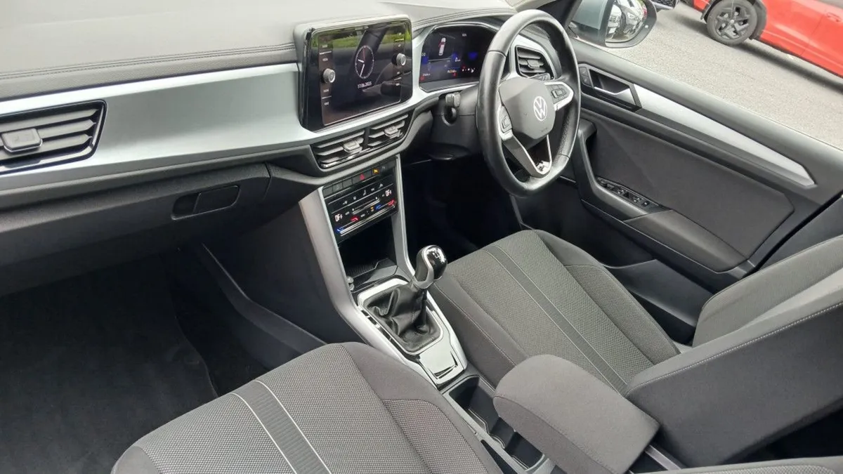 Volkswagen T-Roc Life 2.0 TDI 116HP  rear View Ca - Image 3