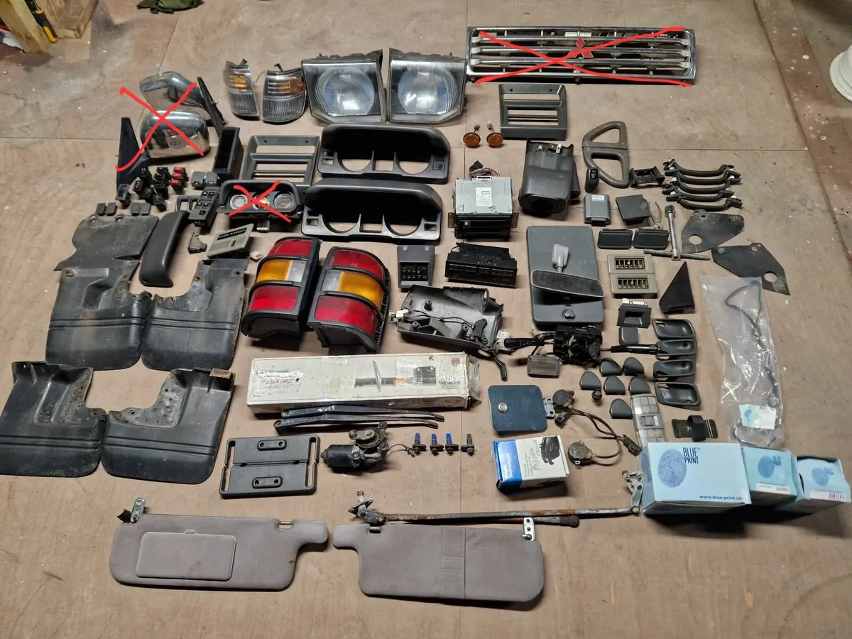 Mitsubishi Pajero Mk2 Parts - Image 1