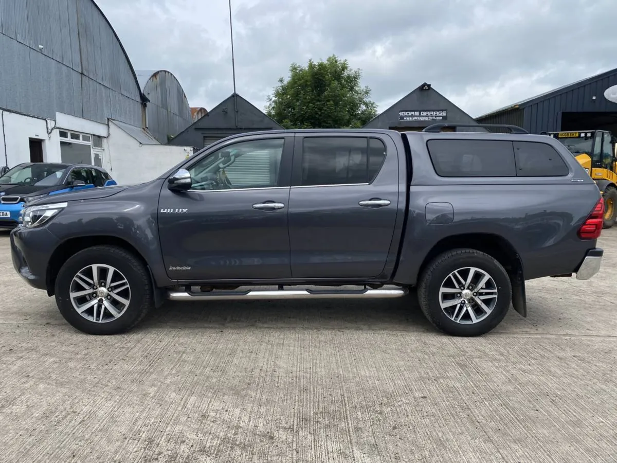 2016 Toyota Hilux Invincible 2.4 D-4D Manual - Image 2