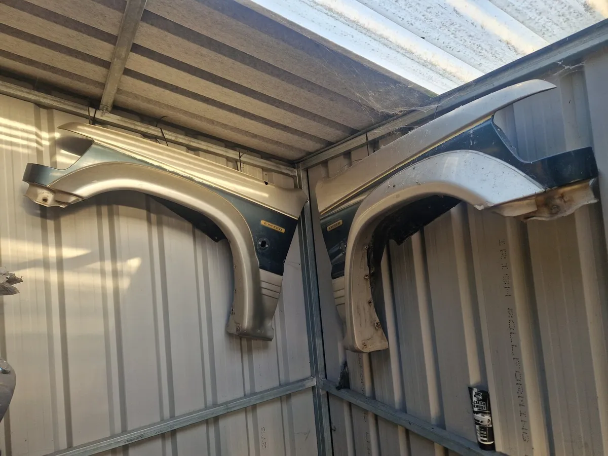 Mitsubishi Pajero Mk2 Parts - Image 3