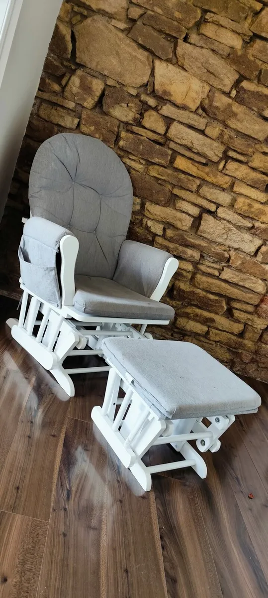 Nursing chair - Image 1