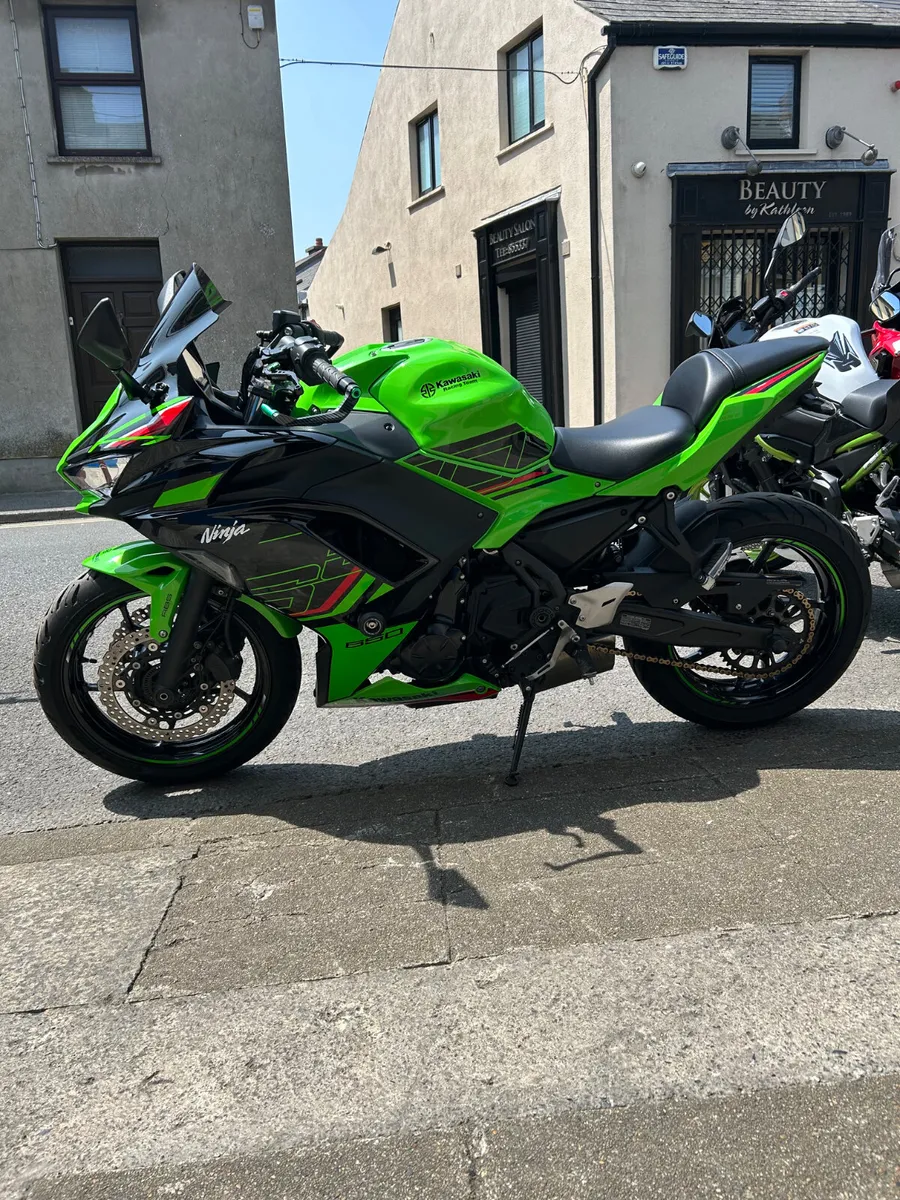 2023 Kawasaki Ninja 650 - Image 2