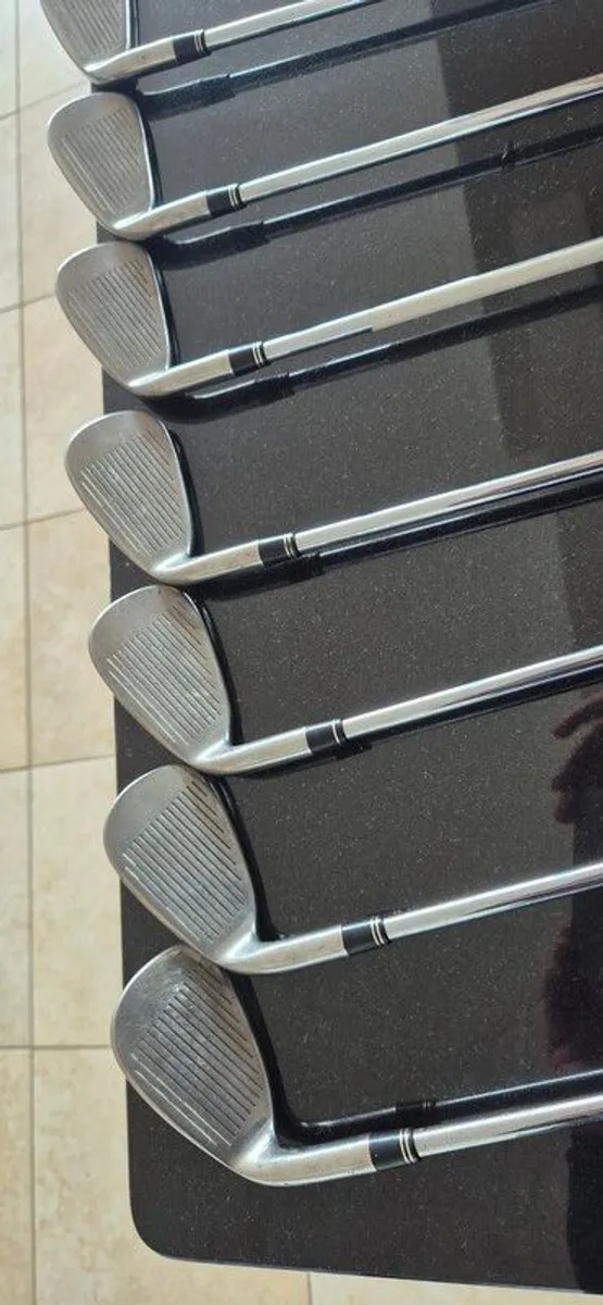 Taylormade R7 stiff AW-5 iron - Image 1