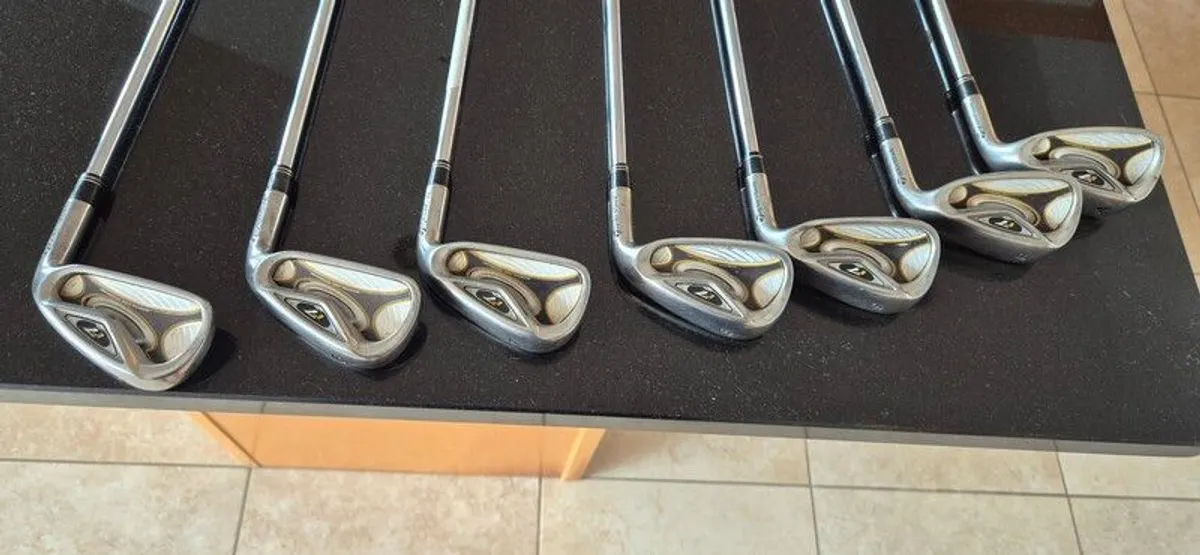Taylormade R7 stiff AW-5 iron - Image 2