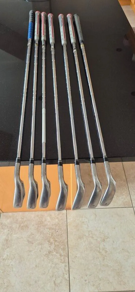Taylormade R7 stiff AW-5 iron - Image 3