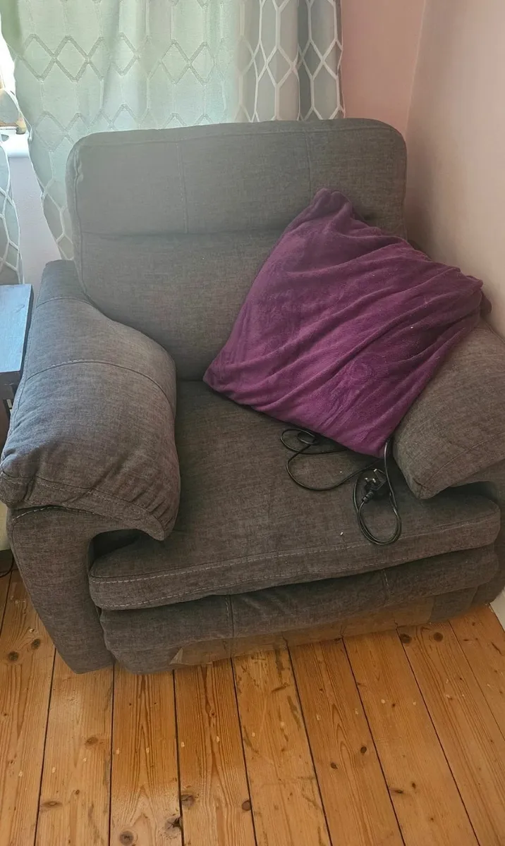 Electric recliner - Image 2