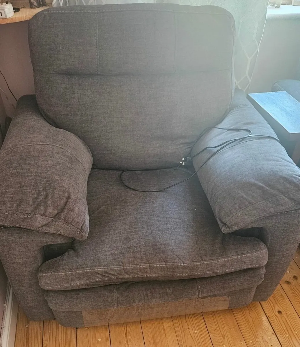 Electric recliner - Image 3