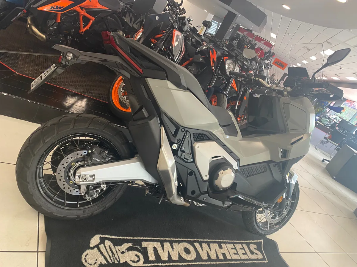 Honda ADV 750 Ex Demo - Image 3