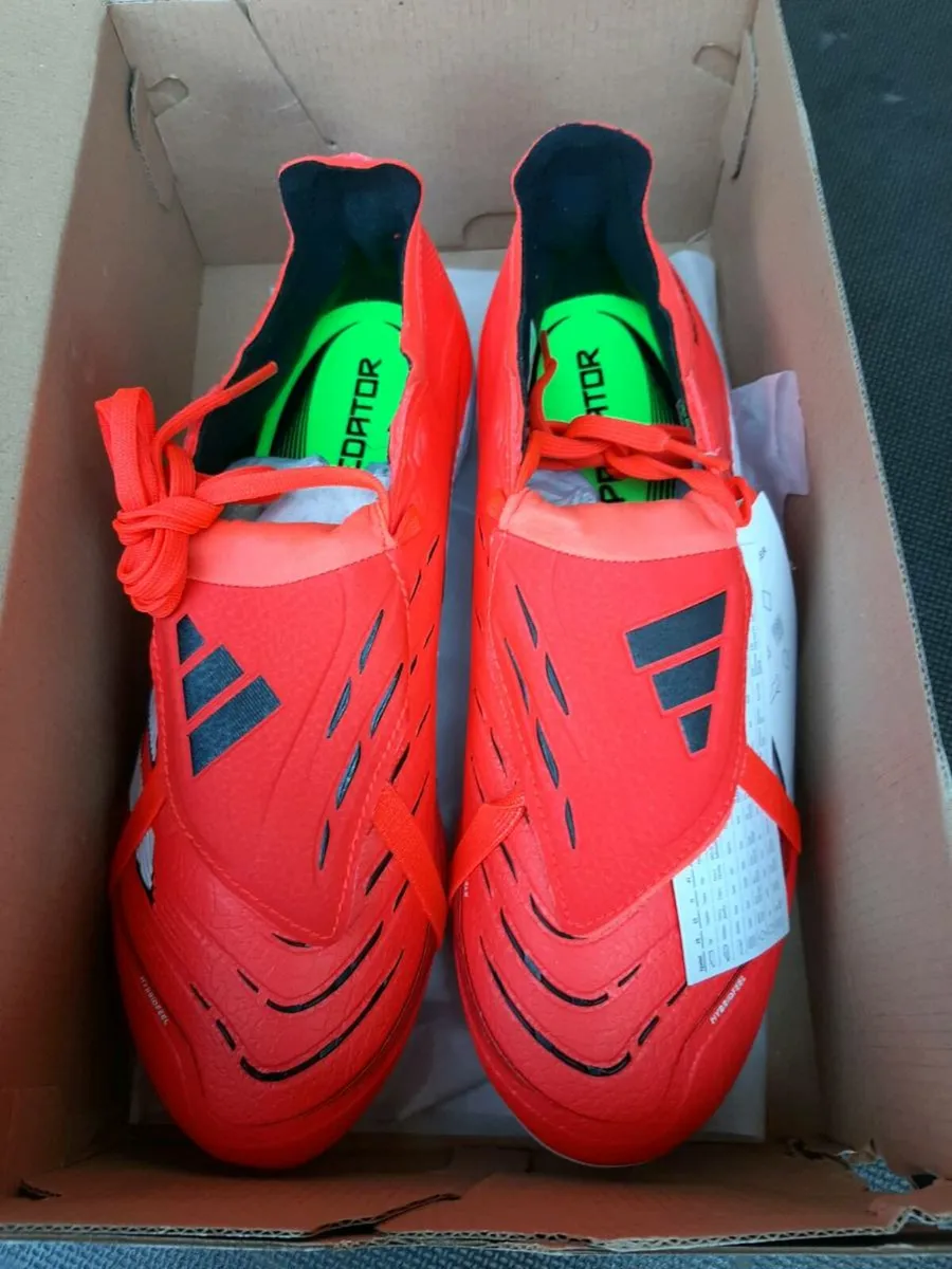 Adidas predator football boots size 8 - Image 1