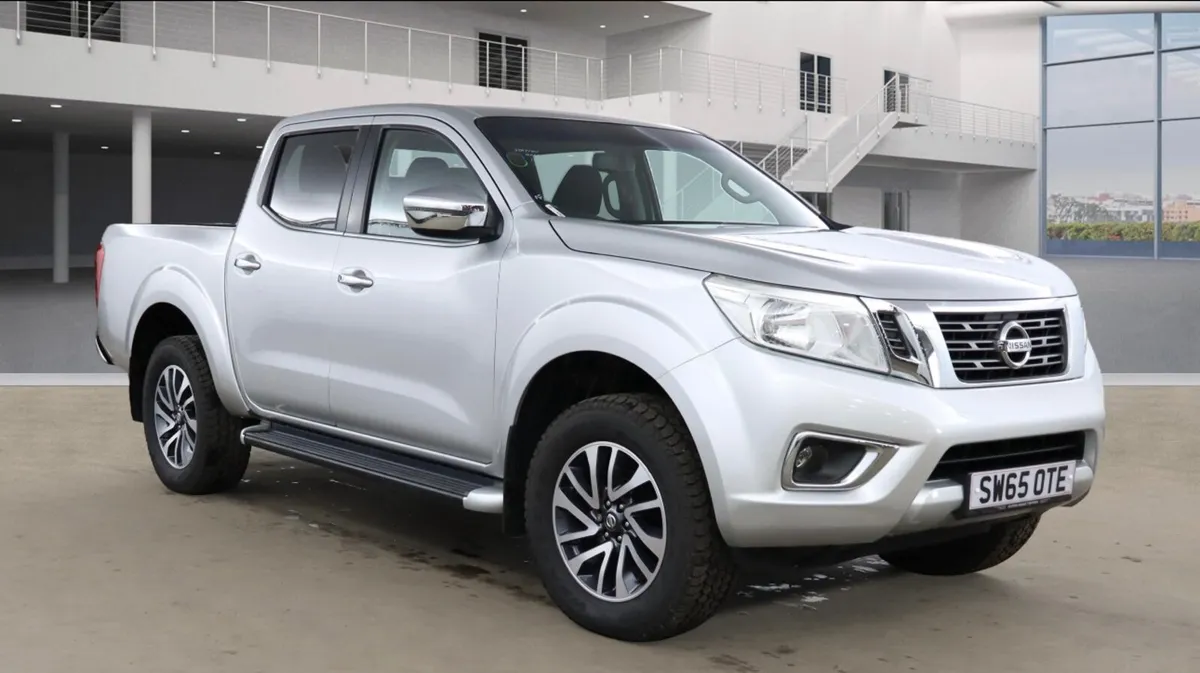 2016 Nissan Navara 5 Seat Crewcab 2.3 D - Image 1