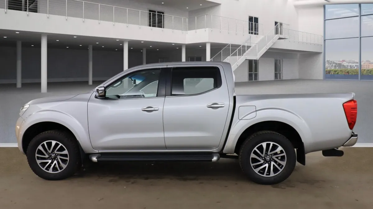 2016 Nissan Navara 5 Seat Crewcab 2.3 D - Image 4