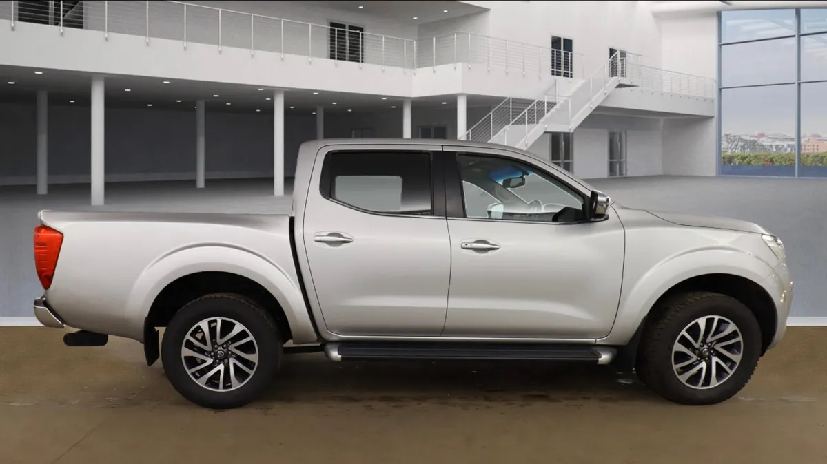2016 Nissan Navara 5 Seat Crewcab 2.3 D - Image 3