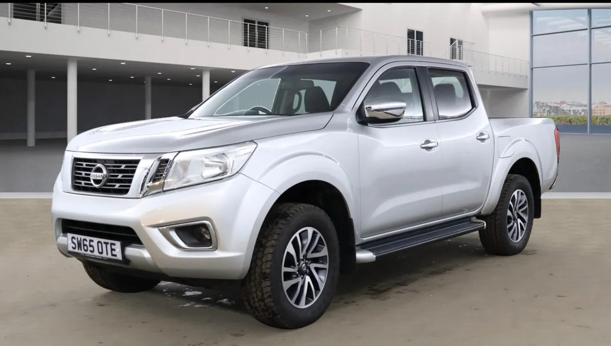 2016 Nissan Navara 5 Seat Crewcab 2.3 D - Image 2
