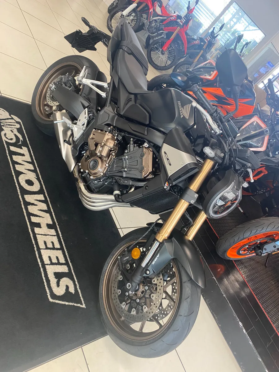 Honda CB 650 R E-Clutch Ex Demo - Image 2