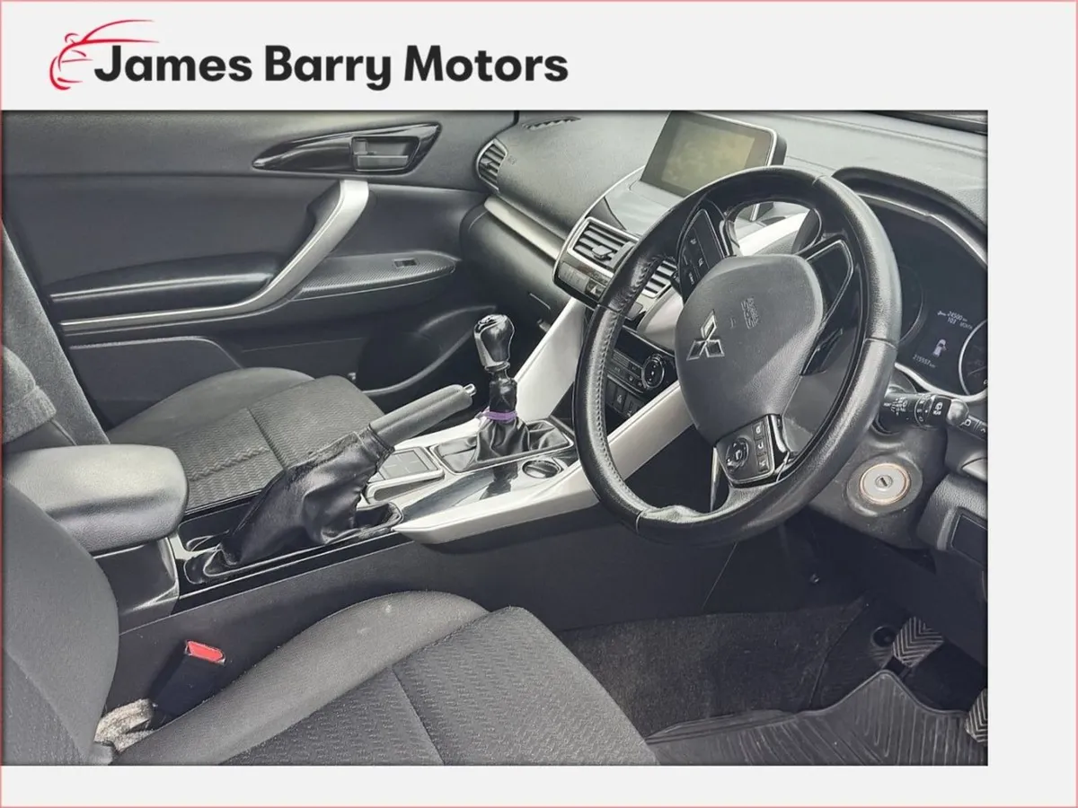 Mitsubishi ECLIPSE CROSS 1.5 Petrol 6MT Invite 2W - Image 3