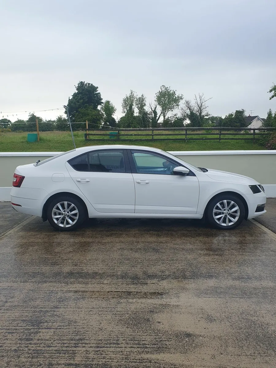 Skoda Octavia 2018 - Image 2