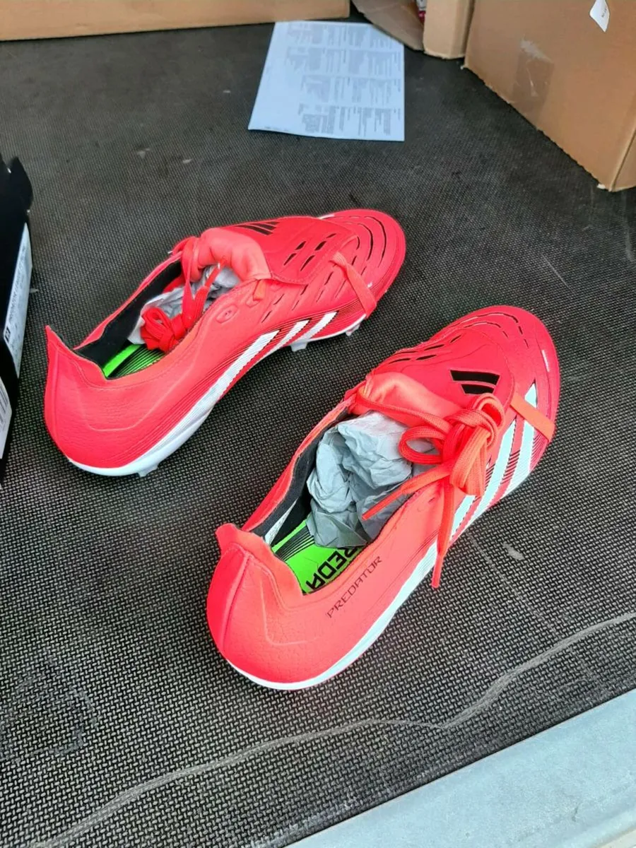 Adidas predator football boots size 8 - Image 2