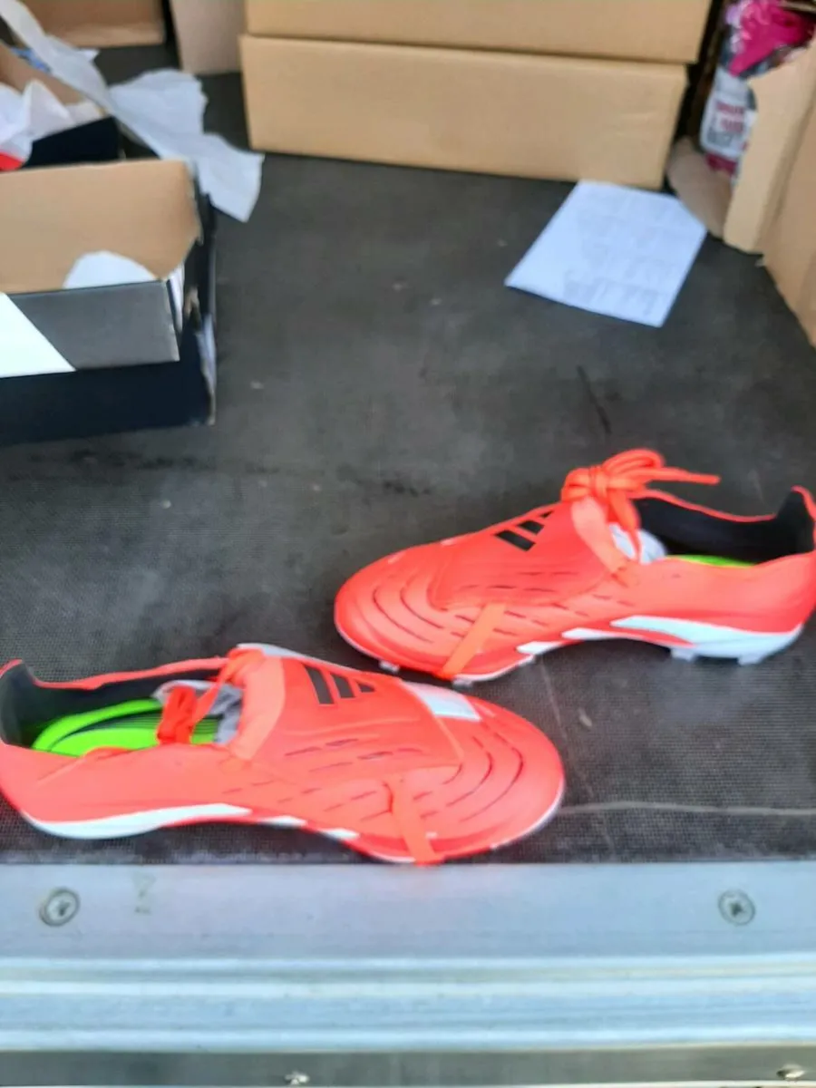 Adidas predator football boots size 8 - Image 3