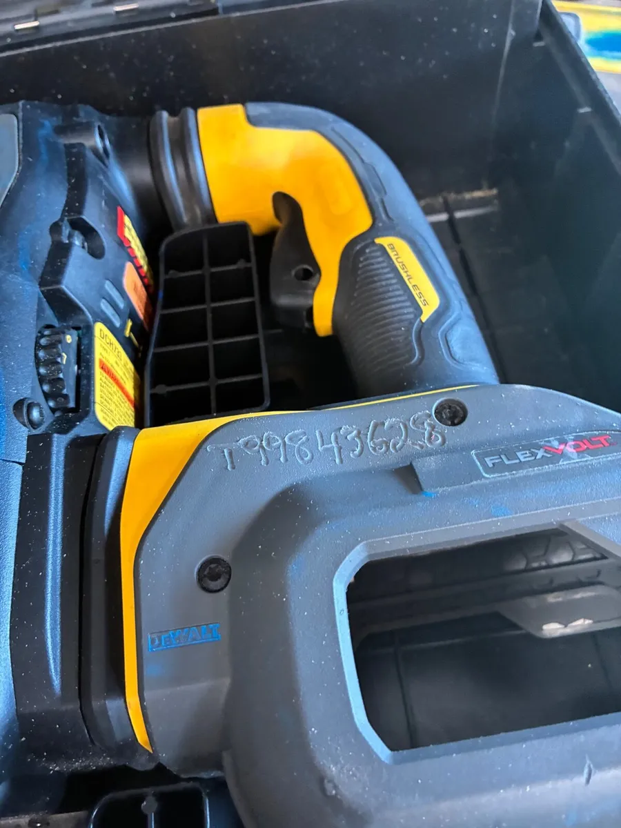 Dewalt Cordless Combination Rotary Hammer - Image 3