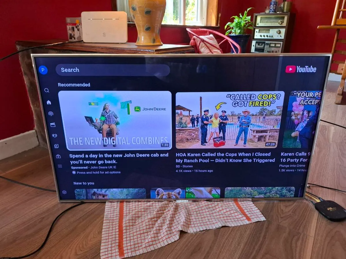 46 INCH SMART TV - Image 1