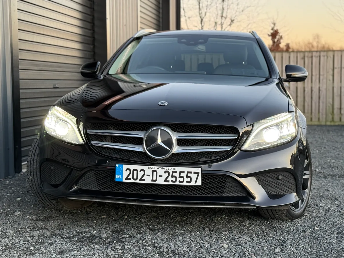 202 Mercedes C300 DE Plug In Hybrid Diesel - Image 2