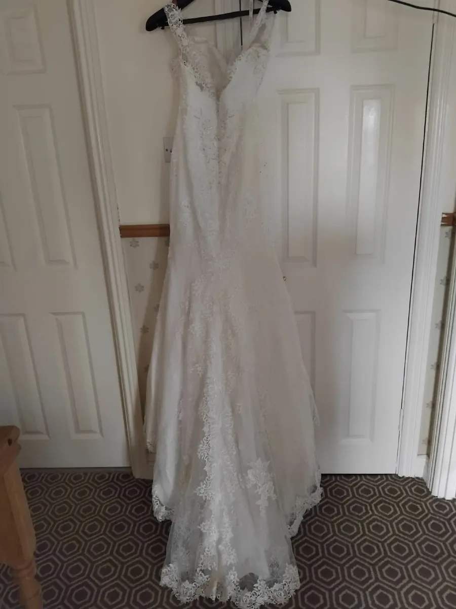 Wedding dress - Image 2