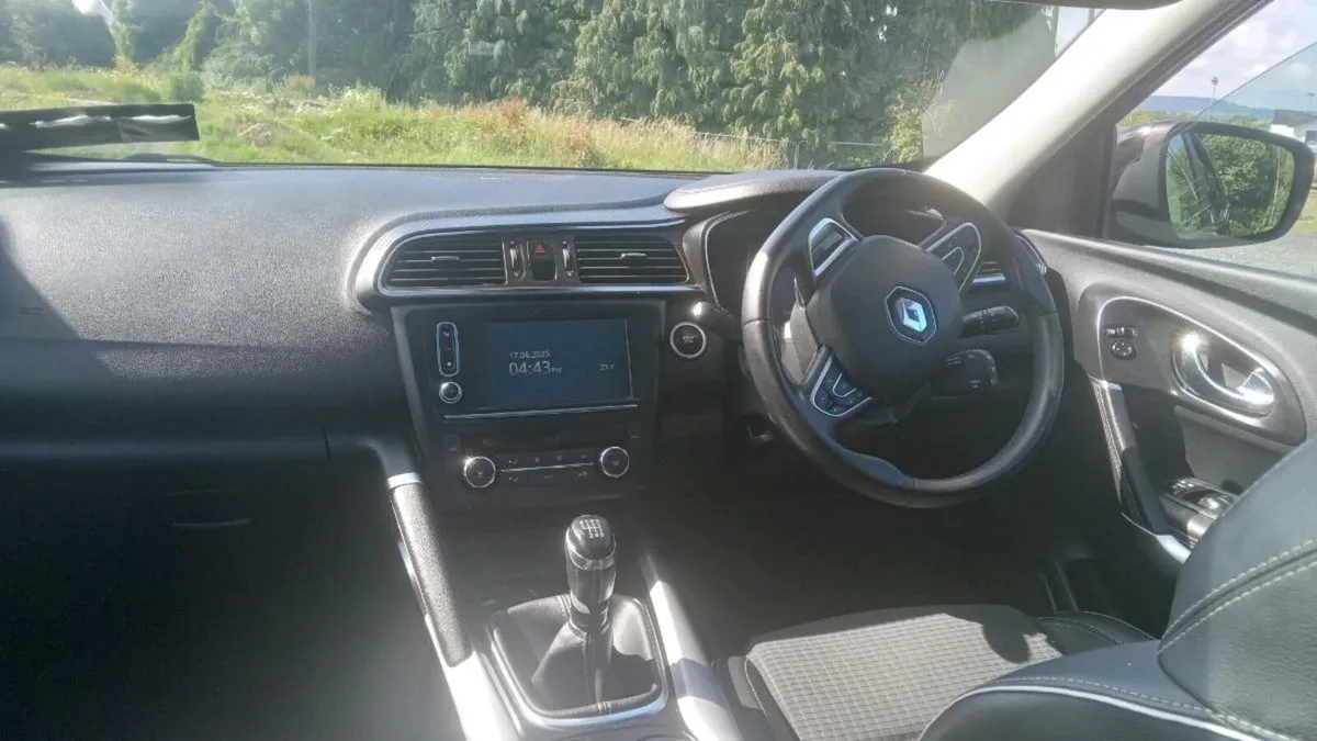 Renault Kadjar Signature / NAV / PAN ROOF / BOSE - Image 4
