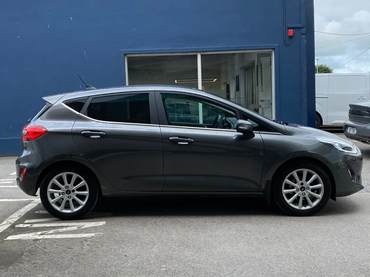 Ford Fiesta Titanium 5D 1.0T 95PS - Image 2
