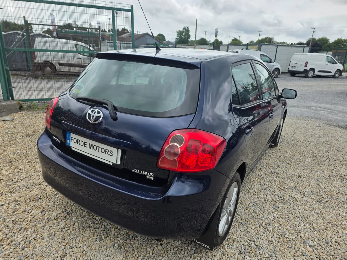 Toyota Auris 2009 - Image 4
