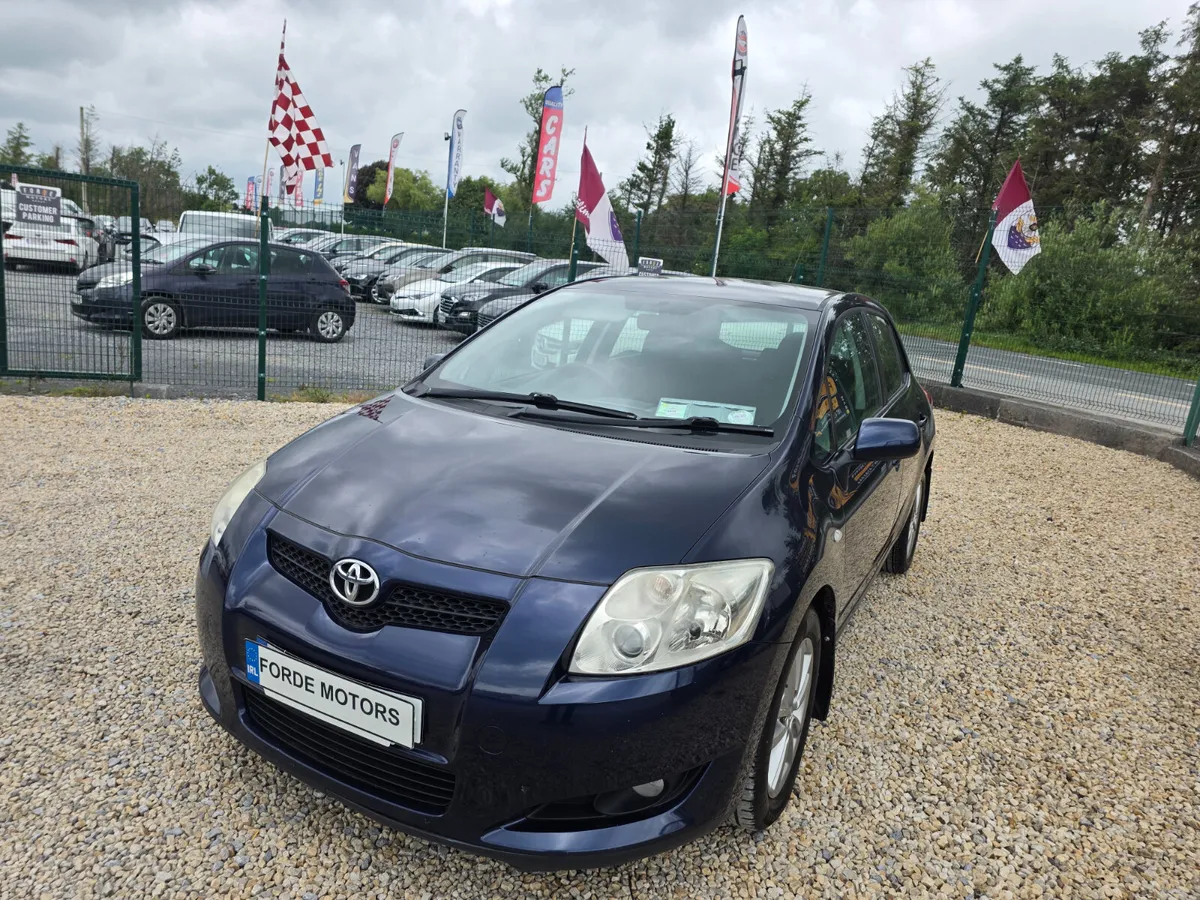 Toyota Auris 2009 - Image 2