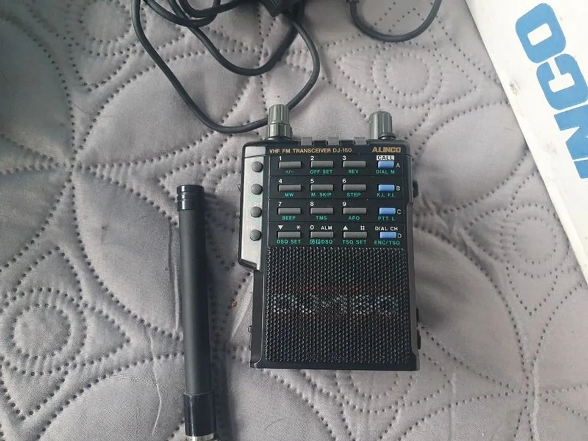 2 Ham Radios , 10m Mobile, 2m handheld - Image 3