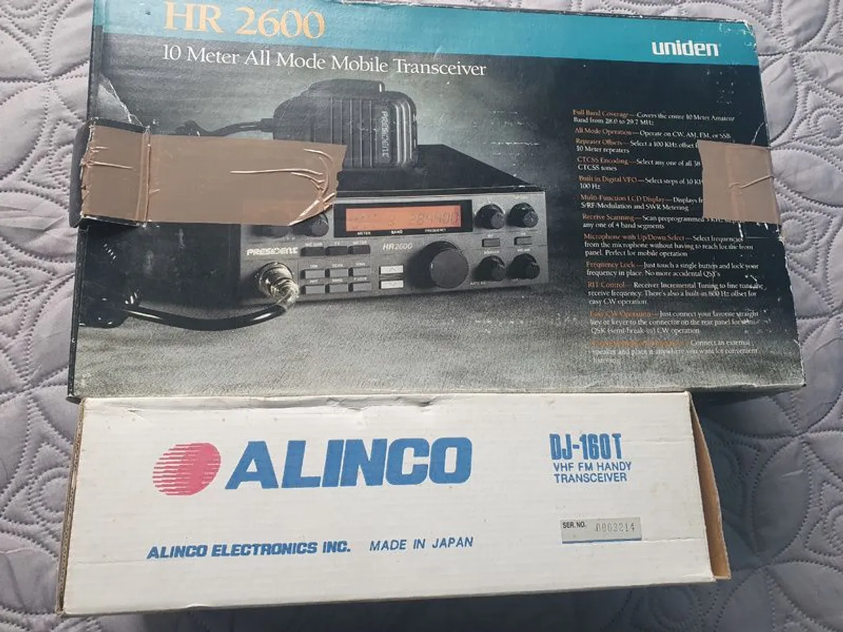 2 Ham Radios , 10m Mobile, 2m handheld - Image 4