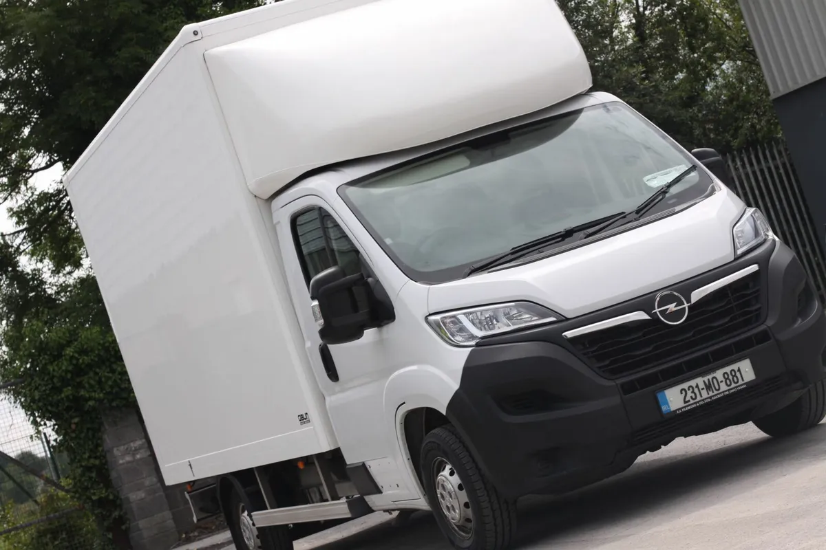 Opel Movano Luton Box Van - Image 2