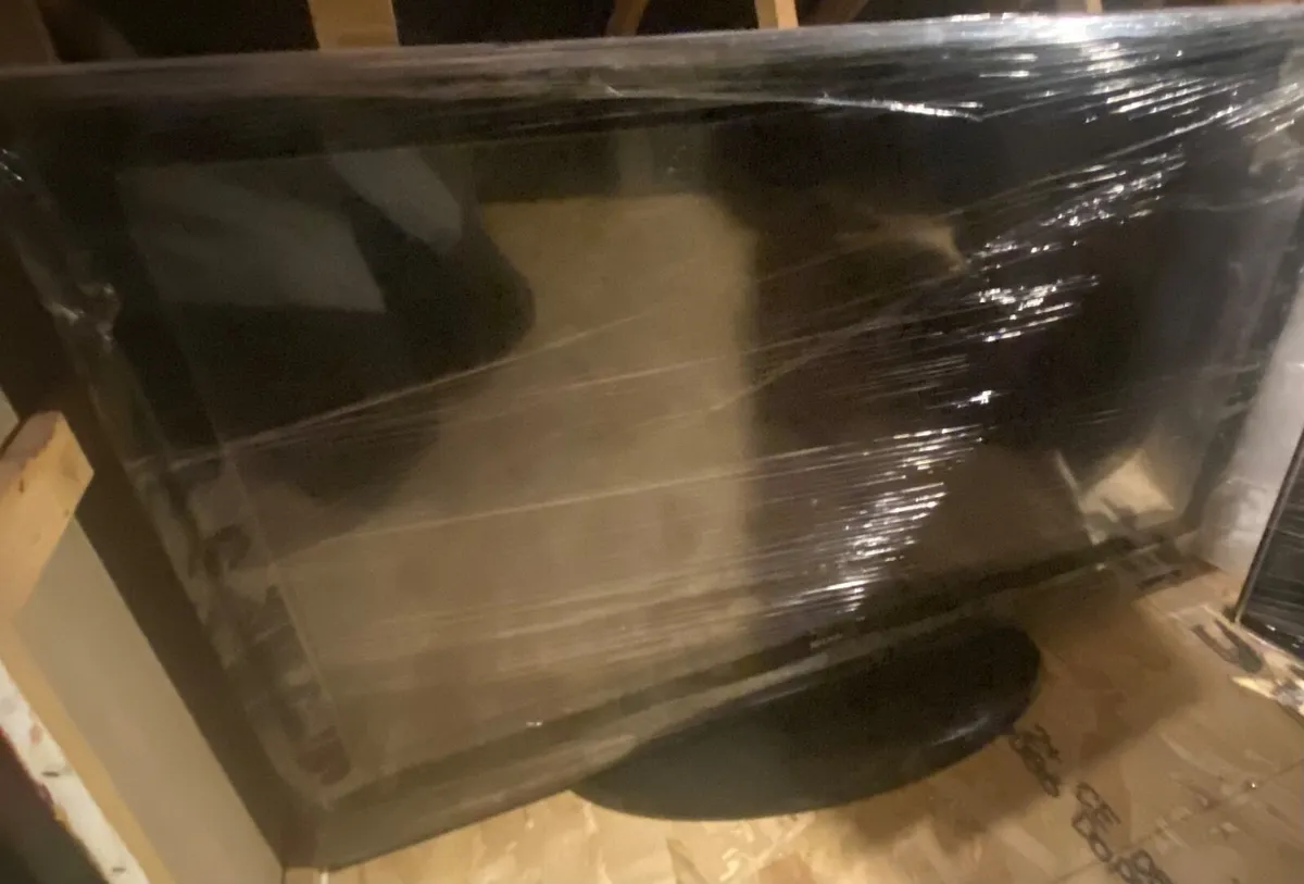 Two 32 inch tvs - Image 1