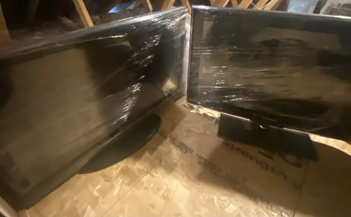 Two 32 inch tvs - Image 2