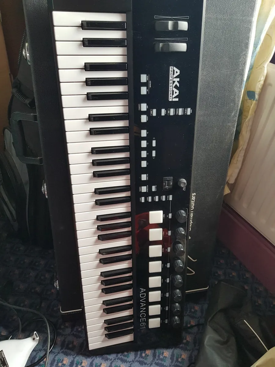 Akai Prol Advance 61 MIDI  Controllerkeyboad - Image 1