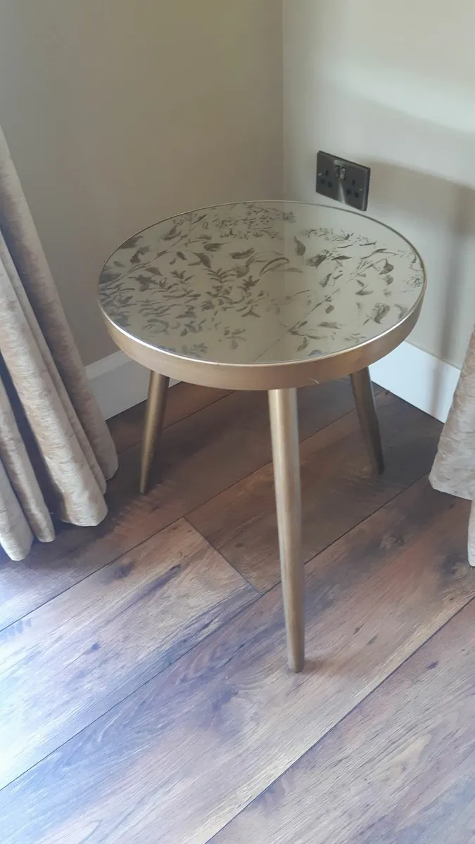 Mirrored gold side table - Image 1