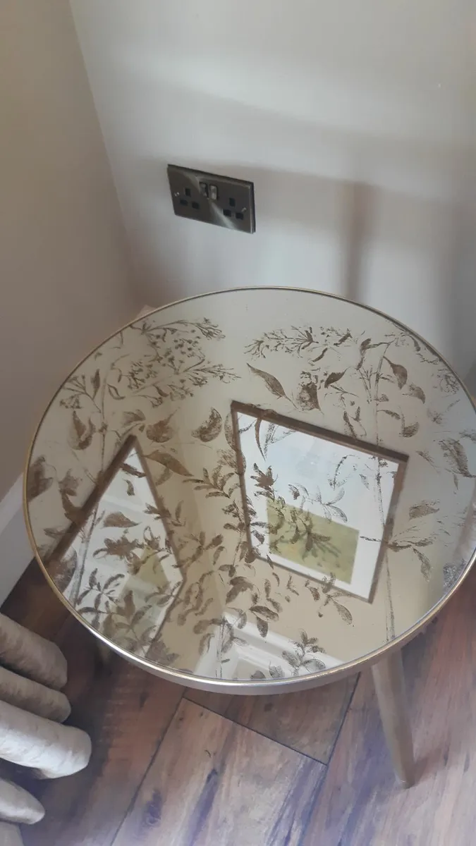Mirrored gold side table - Image 2