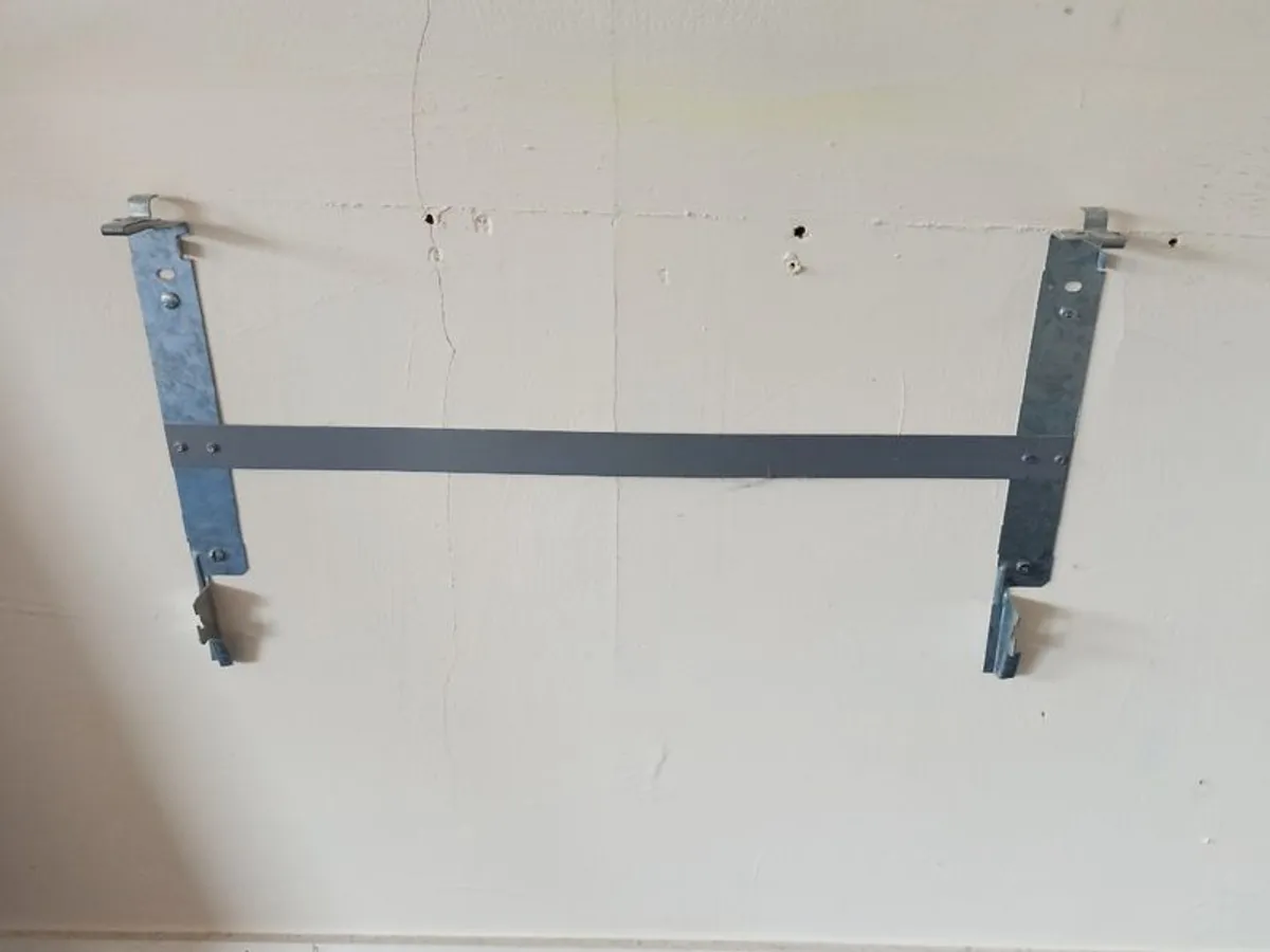 Classic wall panel heater by Quartz Electronics splash proof with timer and fitting rack   radiator size 82x42cm - Image 3