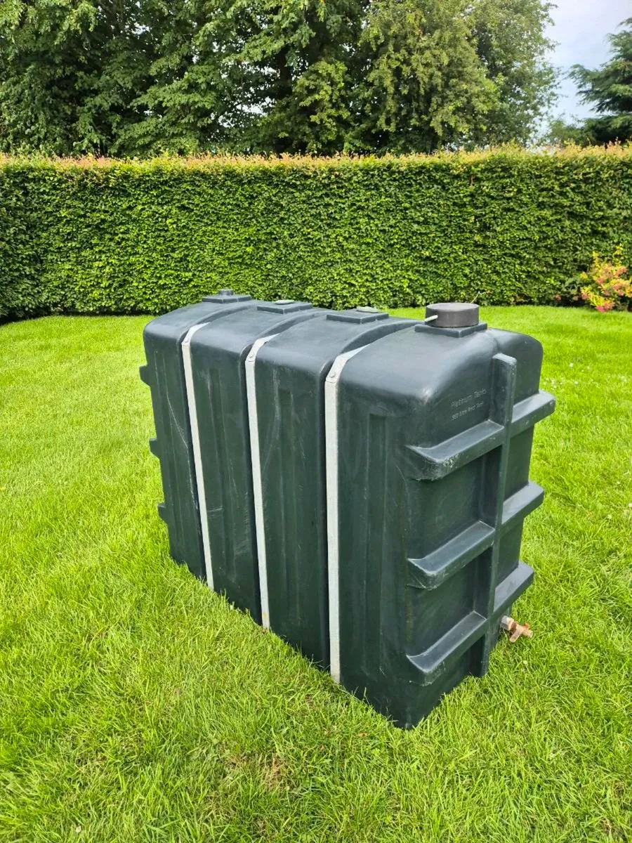 Plastic oil tank - Image 1