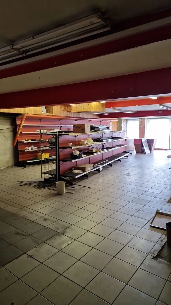 Shop shelves - Image 1