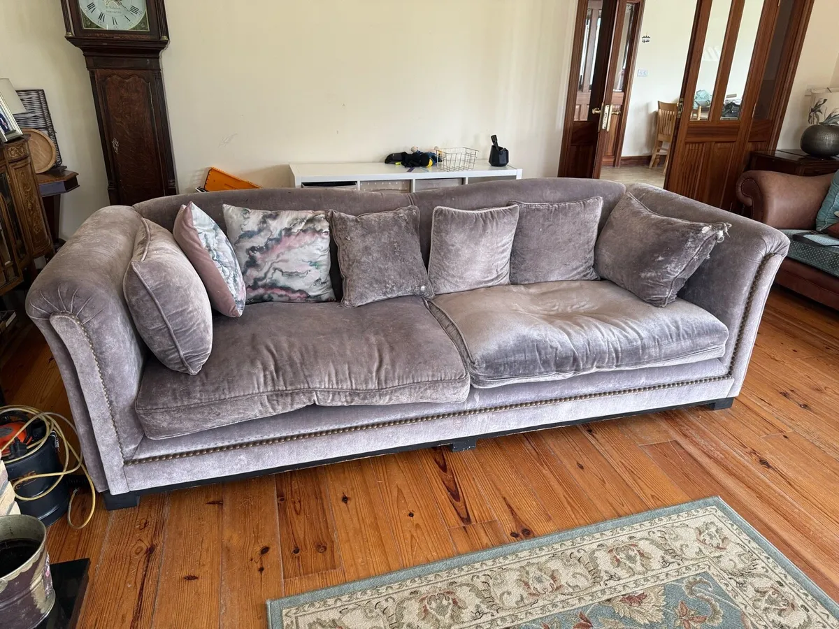 Four seater pillow back couch - Image 1