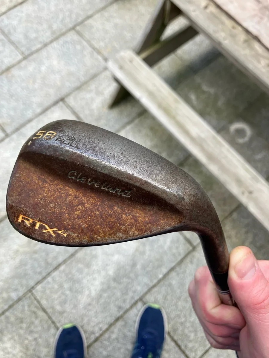 Cleveland Rtx 4 rusted 58 degree wedge 9 bounce - Image 1