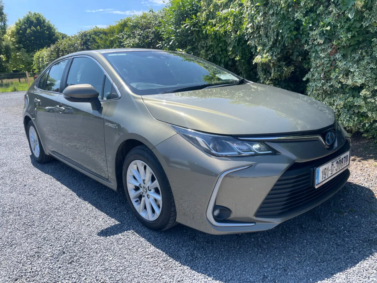Toyota Corolla 2019 Hybrid - Image 2