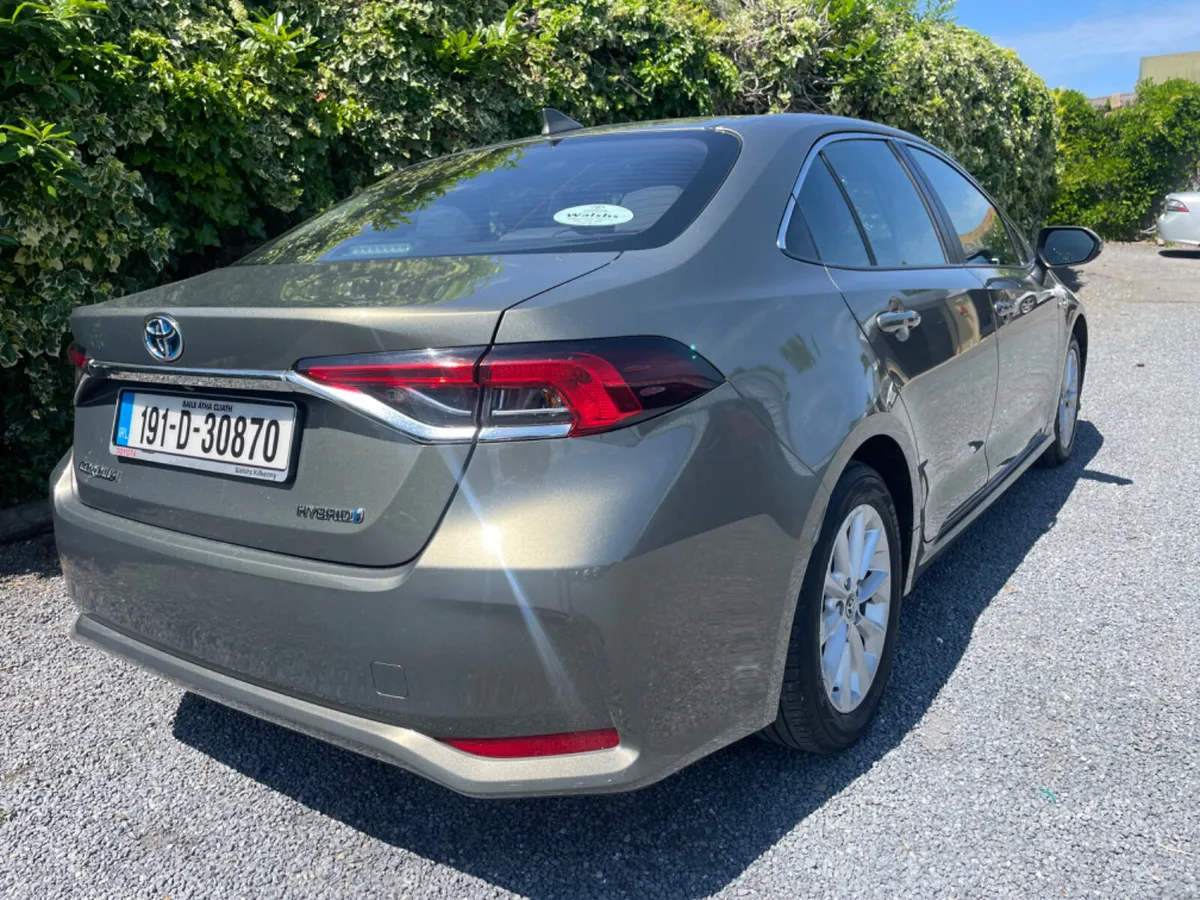 Toyota Corolla 2019 Hybrid - Image 3