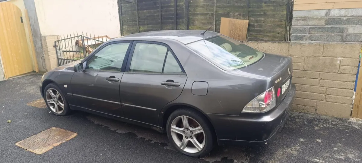 Lexus IS 2002 - Image 4