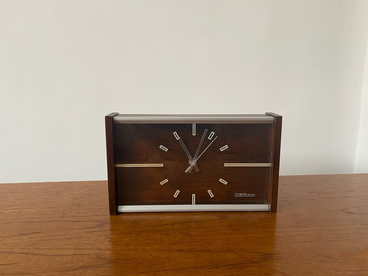 Mid Century Battery Operated Clock - Image 1