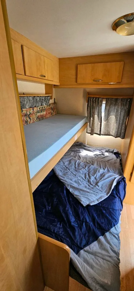 Baily Discovery 5/6 berth - Image 3