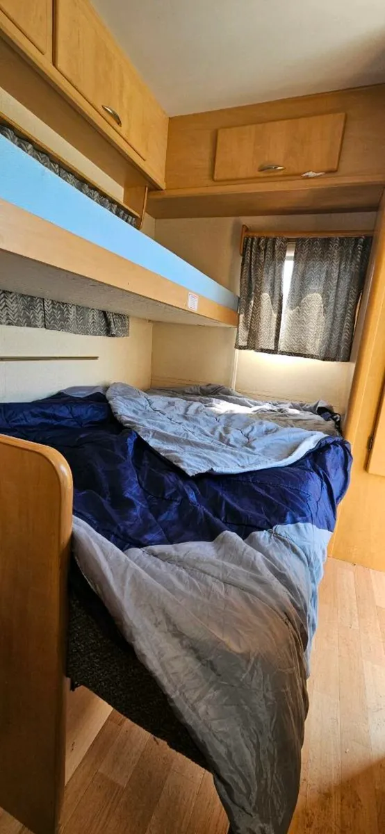 Baily Discovery 5/6 berth - Image 4