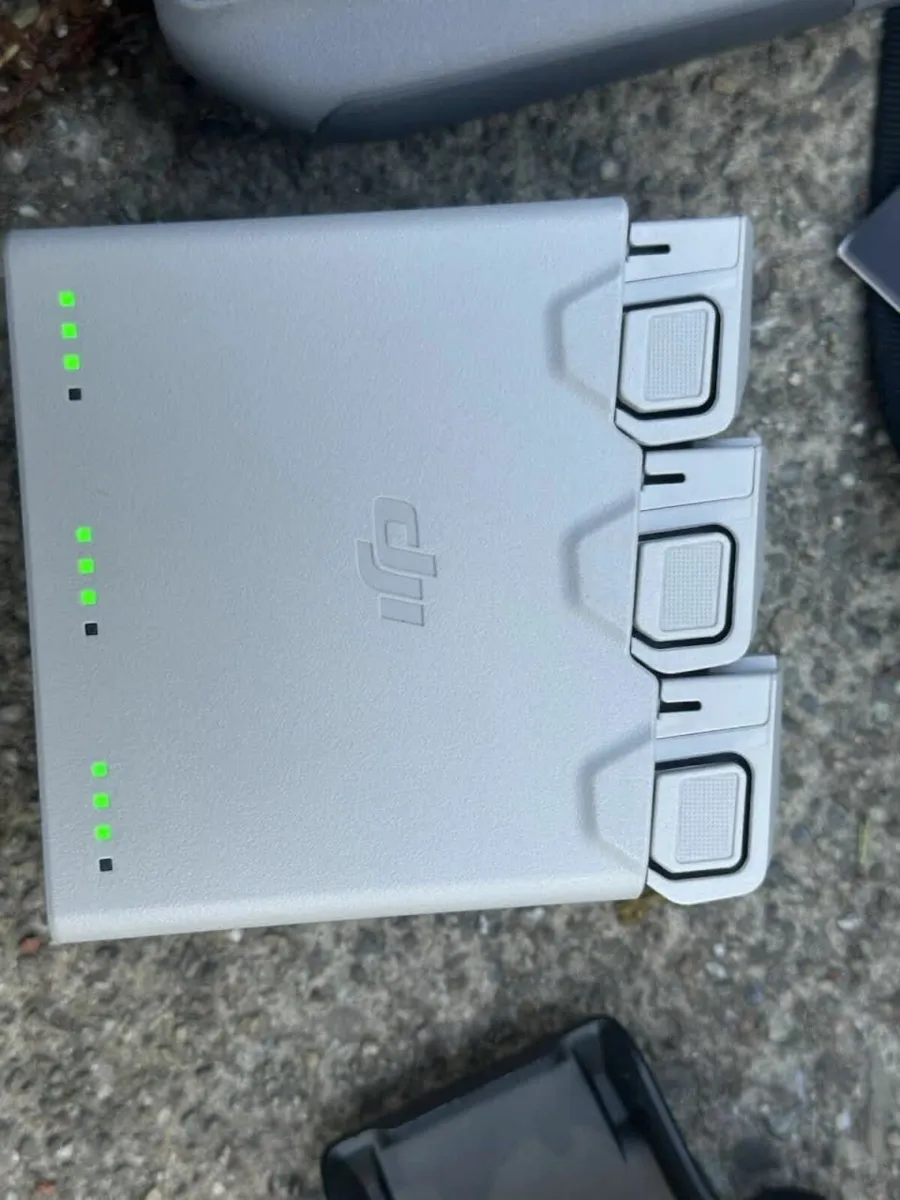 DJI Mini 4 Pro Fly More Combo Plus - Image 3
